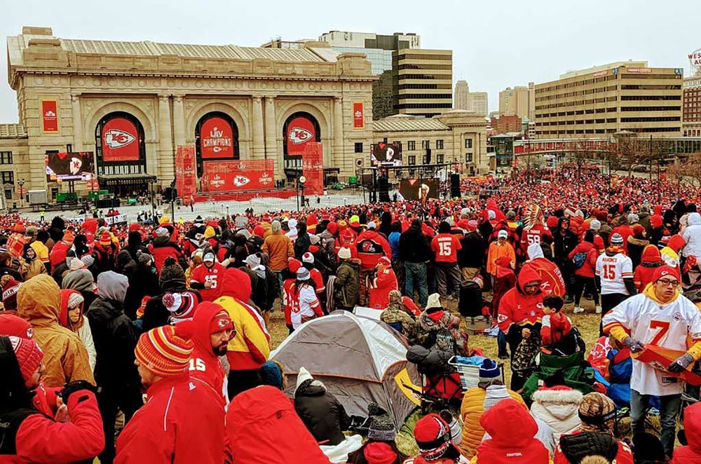 Chiefs rally in front of Union Station