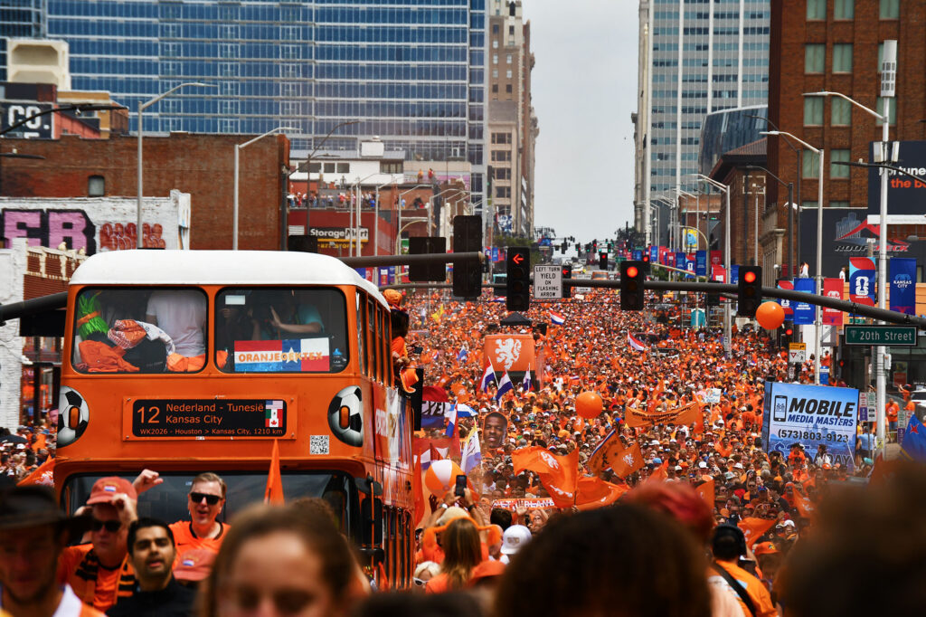 EB Systems CrowdFlow Beacon Tech Used to Measure the record breaking 36,000 Oranje Fanwalk in Kansas City